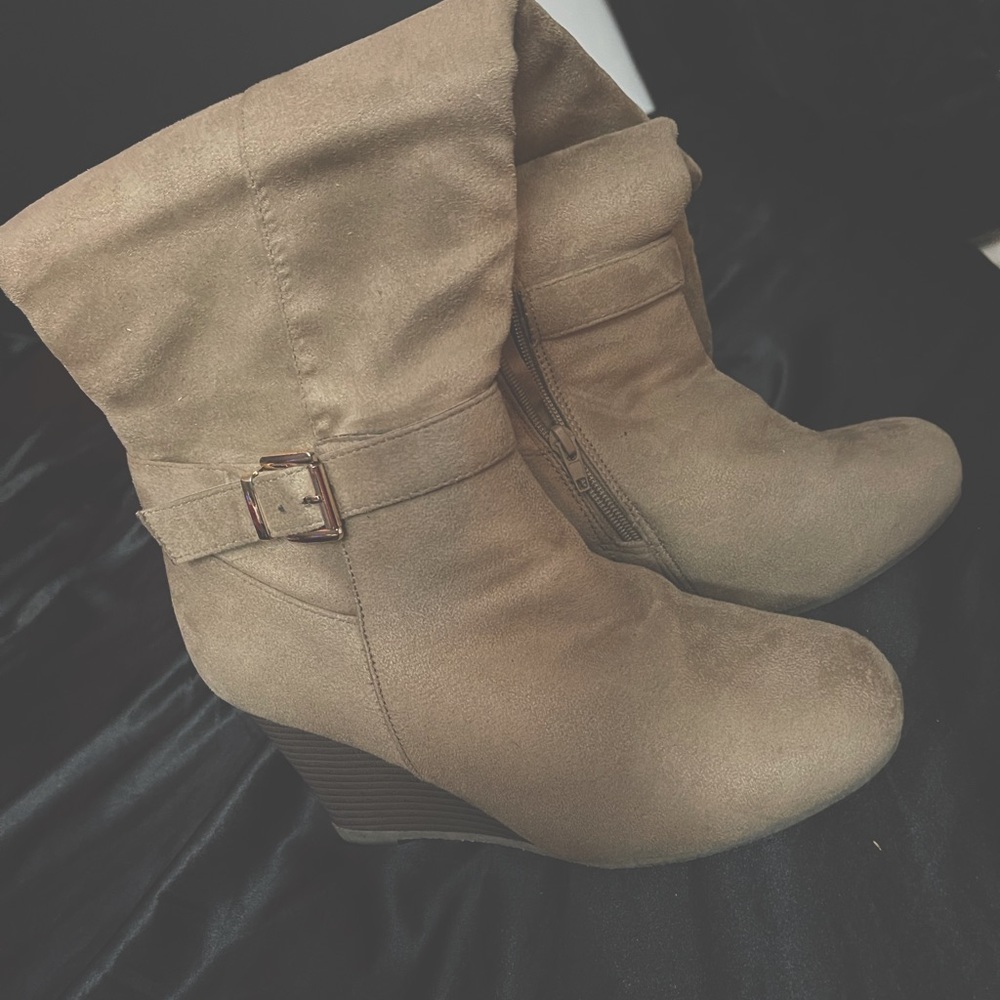 Swede heeled chunky boots